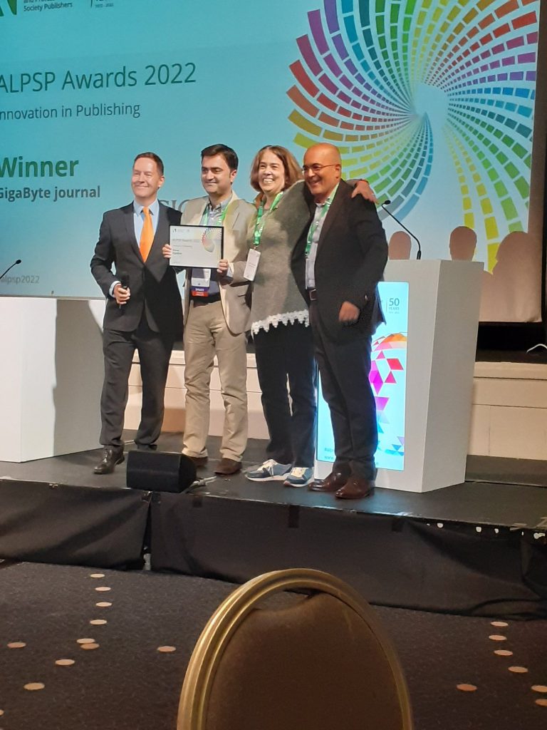 receiving the ALPSP Innovation Award from David Sommer